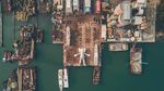 Patung KAWS Sepanjang 37 Meter Tiba di Hong Kong, Begini Penampakannya