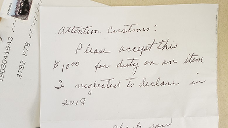 Surat dan uang 10 Dolar di bea cukai Kanada (Border Services NOR/Twitter) Surat dan uang 10 Dolar di bea cukai Kanada (Border Services NOR/Twitter)