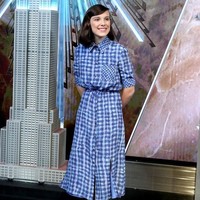 Seorang sumber mengatakan kepada The Sun bahwa pasangan muda ini sedang menjalani masa-masa awal pacaran. Bikin hati Romeo Beckham kepincut, penampilan Millie memang terlihat makin memesona seiring usianya yang bertambah dewasa. Foto: Getty Images