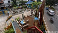 Taman yang berada di salah satu sudut Pintu Air Manggarai itu dibangun oleh Dinas Sumber Daya Air Pemprov DKI Jakarta.