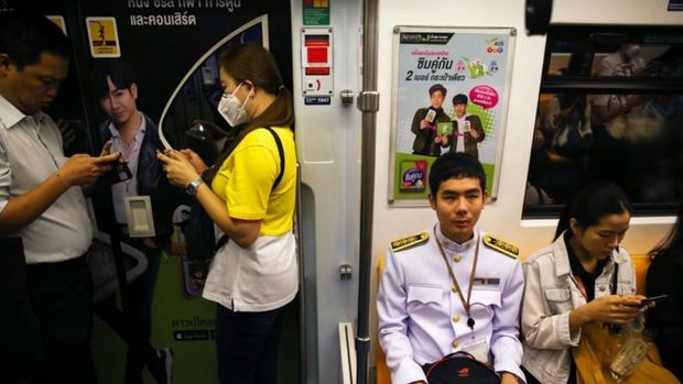 Damkerng Mungthanya di dalam kereta (Reuters/Athit Perawongmetha)