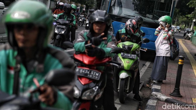 Aturan Ojol Sudah Terbit, Tarif Masih Digantung