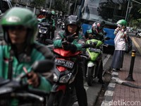 Aturan Ojol Sudah Terbit, Tarif Masih Digantung