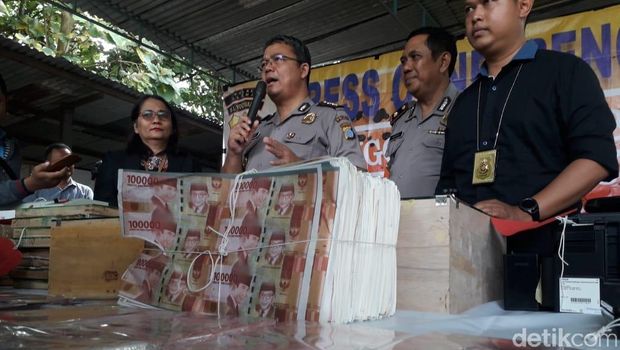 Suasana jumpa pers kasus pabrik uang palsu di Sleman. 