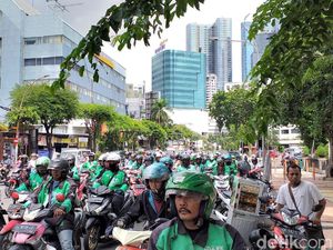 Curhat Para Driver Ojol di Hari Pertama Tarif Baru