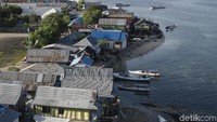 Penduduk Pulau Messah lumayan padat. Kurang lebih 700 hingga 800 kepala keluarga disana adalah suku Bajo yang memiliki mata pencaharian utama sebagai nelayan.