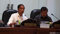 Dalam pembukaan rapat, Jokowi meminta kepada seluruh pejabat pusat maupun daerah untuk segera mempercepat pengintegrasian moda transportasi di Jabodetabek.