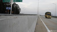 Meski sudah beroperasional, tol sepanjang 140,94 km itu masih terus dibangun sarana pendukungnya. Salah satunya rest area.