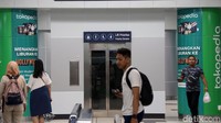 Salah satu kelebihan MRT ini menurut warga adalah jadwal kedatangan kereta yang tepat waktu.