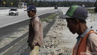 Seperti inilah kondisi rest area darurat yang telah disiapkan oleh pihak pengelola jalan tol tersebut. Yang telah disiapkan lokasi sementara ada 3 pasang yakni di KM33, KM87, dan KM116.