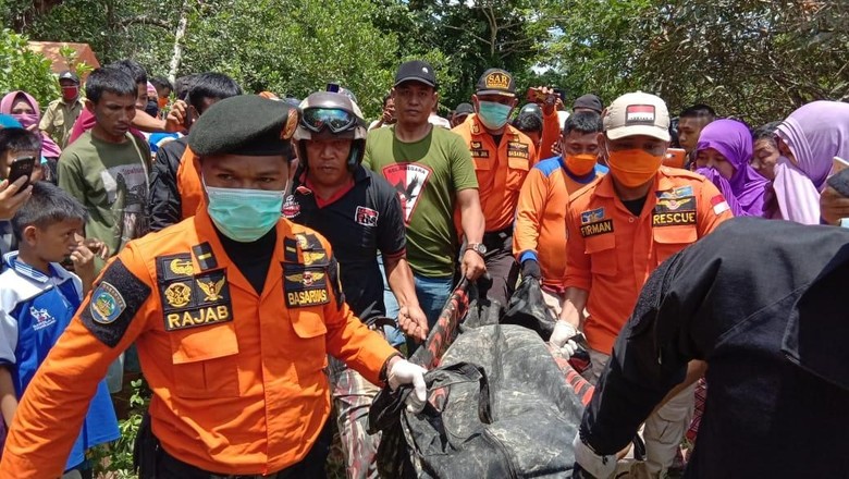 PNS Konawe yang Diduga Diterkam Buaya Ditemukan Tewas PNS Konawe yang Diduga Diterkam Buaya Ditemukan Tewas