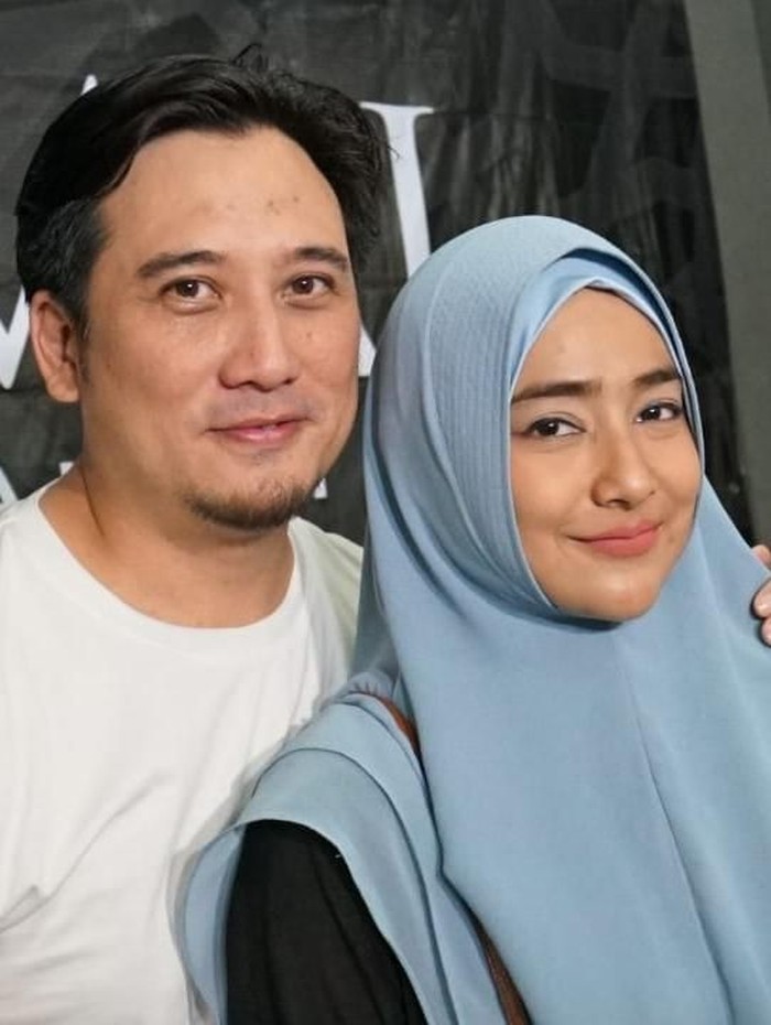 cindy fatika dan suami