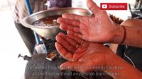 Waduh Pria Ini Goreng Camilan India Pakai Tangan Kosong 