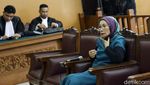 Raut Kecewa Atiqah Hasiholan di Sidang Ratna Sarumpaet