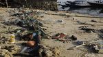 Sampah Plastik Ancam Keindahan Pulau Messah