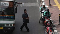 Pembahasan mengenai tarif baru ojol itu pun ditargetkan Menhub Budi Karya Sumadi dapat selesai pada pekan ini.