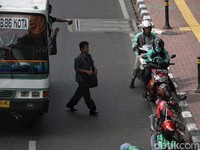 Aturan Ojol Sudah Terbit, Tarif Masih Digantung