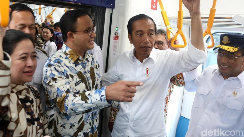 Jajal MRT Jakarta, Jokowi Catat Keluhan Disabilitas Jajal MRT Jakarta, Jokowi Catat Keluhan Disabilitas