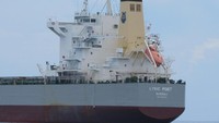 MV Lyric Poet merupakan kapal pengangkut barang dengan panjang 229 m dan lebar 32,25 m berbendera Bahama. Kapal tersebut kandas di perairan Bangka Belitung Laut Natuna (± 80 mil laut dari Kota Pangkal Pinang) pada 24 Maret 2017. Sementara, MT. Alex (crude oil tanker) dengan panjang 333 m dan lebar 60,04 m berbendera Belgia, pada tanggal 12 April 2017 kandas di perairan Manggar Belitung Timur (± 65 mil laut dari kota Manggar ke Selat Karimata).