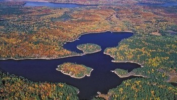 2. Cekungan Sudbury: Sekitar 1,8 miliar tahun silam, asteroid besar menerjang wilayah Ontario, Kanada dan menimbulkan bekas sampai hari ini dengan sebutan Cekungan Sudbury. Diameternya mencapai 130 kilometer. Foto: istimewa