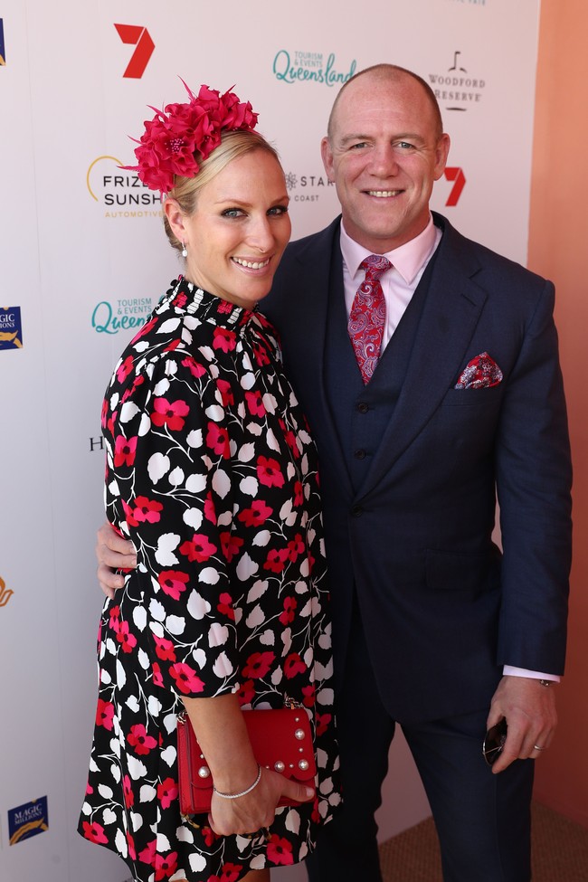 Keluarga kerajaan Inggris identik dengan protokol, tata krama dan tradisi, namun seiring berjalannya waktu, para muda-mudi keluarga kerajaan kerap kali melanggarnya. Jika selama ini hanya Meghan dan Pangeran Harry yang disorot melanggar tradisi karena kemesraan mereka, rupanya ada yang lebih hot dari keduanya. Mereka adalah Zara Phillips dan suaminya Mike Tindall yang kerap umbar kemesraan. Foto: Getty Images