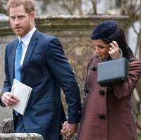 Menurut Daily Mail, biaya baju hamil Meghan lebih mahal tujuh kali lipat dibanding Kate Middleton. Tahun lalu sempat beredar kabar bahwa bujet belanja baju keluarga Kerajaan Inggris naik menjadi US$ 1,8 juta atau Rp 27 miliar sejak Meghan Markle dipersunting Pangeran Harry pada Mei 2018. Dana untuk anggaran tersebut kebanyakan berasal dari kantong pribadi ditambah pajak dari rakyat. Foto: Dok. YouTube