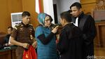 Raut Kecewa Atiqah Hasiholan di Sidang Ratna Sarumpaet