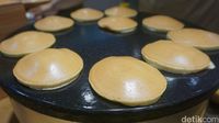 Nyam Lembut Manis Dorayaki Isi Cream Cheese dan Blueberry Nyam Lembut Manis Dorayaki Isi Cream Cheese dan Blueberry