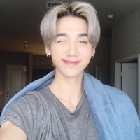 Jika sedang tak pakai makeup, Duc Tran pun dipuji ketampanannya. Ia sering disamakan dengan K-Pop idol. Foto: Instagram (@plastiquetiara)
