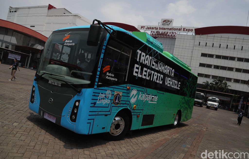 Transjakarta membawa dua buah konsep bus listrik ke pameran Busworld South East Asia 2019 di Jiexpo Kemayoran, Jakarta. Seperti ini bentuknya.
