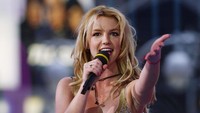 Selain itu Britney Spears juga pernah tertangkap kamera dengan bulu ketiak halus yang tak dicukur pada tahun 2003 lalu. Scott Gries/Getty Images