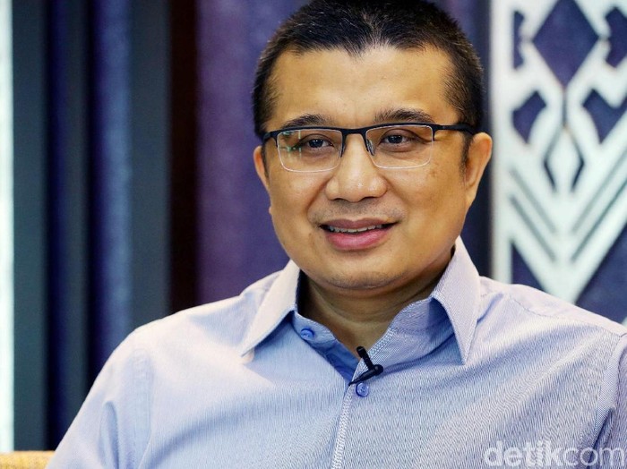 Blak Blakan Bersama Erwin Aksa

Tim Blak Blakan detikcom berkesempatan mewawancarai Mantan Politikus Golkar Erwin Aksa yang baru saja mengundurkan diri karena memiliki pandangan yang berbeda dengan Partai Golkar, Jakarta, Rabu (20/3/2019). Grandyos Zafna/detikcom
