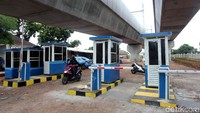 PT MRT Jakarta menyediakan lahan parkir untuk penumpang yang lokasi rumahnya tak terjangkau oleh stasiun MRT. Lokasi lahan parkir itu diantaranya berada di dekat Stasiun Lebak Bulus dan Fatmawati, Jakarta, Rabu (20/3/2019).