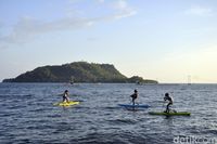 Turis yang mencoba sepeda air (Abdy/detikcom)
