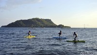 Bersepeda menjelajahi laut lepas, dijamin memberikan sensasi tersendiri. Tidak hanya memacu adrenalin, tetapi juga membuat perasaan menjadi lebih segar serta nyaman (Abdy/detikcom)