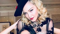 Sang putri, Laurdes Leon, juga melakukan hal yang sama. Dok. Instagram/madonna