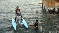 Kabupaten Polewali Mandar, di Provinsi Sulawesi Barat, memiliki banyak tempat wisata. Salah satunya, wahana sepeda laut di Dusun Bajoe, Desa Rea, Kecamatan Binuang (Abdy/detikcom)