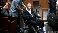 Direktur Utama (Dirut) PT Wijaya Kusuma Emindo (WKE) Budi Suharto menjalani sidang perdana kasus suap proyek pengadaan system penyediaan air minum (SPAM) di Pengadilan Tipikor, Jakarta, Rabu (20/3/2019).
