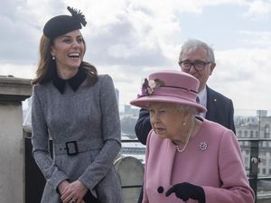 Foto: Perdana, Kate Middleton Temani Ratu Elizabeth II Kunjungan Resmi