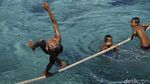 Berenang Ala Anak Pantai Papagarang