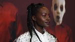 Gaya Chic Lupita Nyongo  dengan Dress Transparan