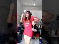 Bikin Ngakak! Aksi Kocak Emak-emak hingga Cowok Kekar yang Masak Sambil Joget