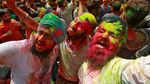 Serunya Tumpah Ruah di Festival Holi