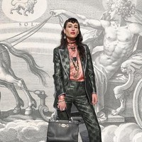 Zumi pertama kali memamerkan dan mempromosikan tas tersebut di fashion show Spring 2019. Itu terasa benar-benar gila, seperti mimpi, kata Zumi kepada Vogue. Foto: Instagram @fangusz666