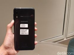 Unboxing Galaxy M10, Smartphone Rp 1 Jutaan dari Samsung