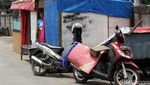 Bangunan Liar dan Sampah Plastik Berjejer di Bantaran BKB
