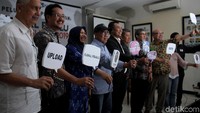 Menjaga suara rakyat di tahun 2019 melalui pengumpulan data primer dimungkinkan karena KPU memperbolehkan pemantau dan warga untuk mengambil foto C1 plano setelah proses penghitungan selesai.