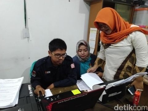 Leletnya Akses Server Pusat saat KPU Banjar Jajal Aplikasi Situng