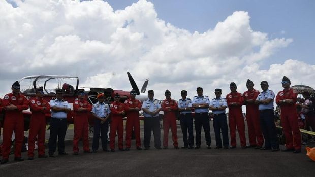 Anggota Jupiter Aerobatic Team (JAT) TNI AU.