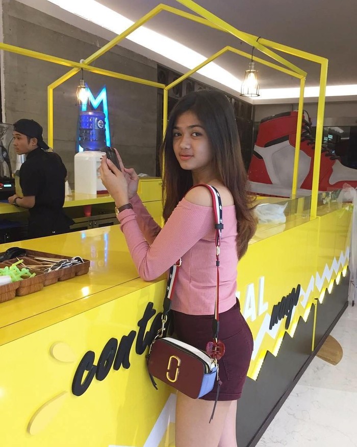 Gaya Kulineran Hits Vieranni, Model Cantik yang Dirayu Vicky Prasetyo